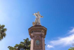 zacatecas, méxico, ruas coloniais coloridas da cidade velha no centro histórico perto da catedral central foto