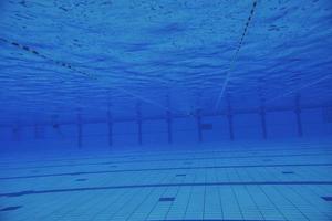 piscina debaixo d'água foto