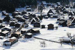 ponto de vista na vila de gassho-zukuri, shirakawago, japão foto