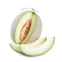fruta de melão verde isolada no fundo branco foto