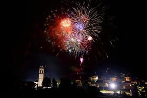 fogos de artifício nas montanhas foto