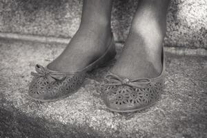 sapatilhas de bailarina em preto e branco foto