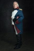 retrato oficial do último homem vestido com traje histórico imperador. foto