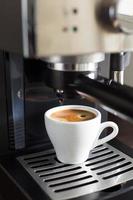 máquina de café doméstica faz café expresso