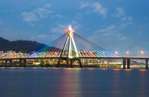 seul han rio visão noturna, ponte olímpica foto