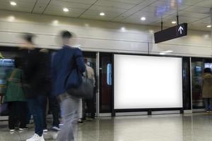 cenário do metrô e maquete publicitária foto