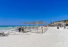 holbox quintana roo méxico 2022 bela holbox ilha praia banco de areia panorama turquesa água pessoas méxico. foto