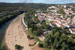 vista aérea de drone de constância no distrito de santarém, portugal foto