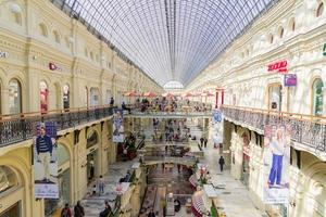 moscou, rússia, 2018 - fragmento do interior da goma da loja de departamentos estadual. quadrado vermelho foto