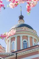 igreja de s. john o teólogo sob o olmo fundado em 1825 em moscou, rússia foto