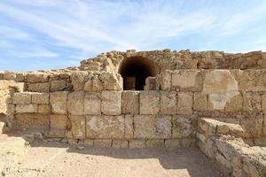 caesarea israel 21 de novembro de 2019 as ruínas de uma antiga cidade no mar mediterrâneo em israel. foto