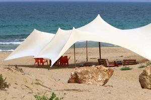 tenda turística na costa mediterrânica. foto