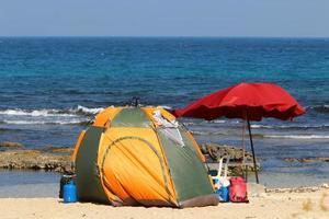 tenda turística na costa mediterrânica. foto