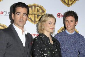 las vegas, 12 de abril - colin farrell, alison sudol, eddie redmayne na apresentação de fotos da Warner Bros no cinemacon no caesars palace em 12 de abril de 2016 em las vegas, ca