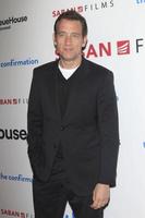 los angeles, 15 de março - clive owen no premeire da confirmação no neuehaus em 15 de março de 2016 em los angeles, ca foto