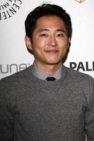 los angeles, 4 de março - steven yeun chega ao evento the walking dead paleyfest2011 no teatro saban em 4 de março de 2011 em los angeles, ca foto