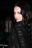 los angeles, 1 de fevereiro - elizabeth gillies chega à espera para sempre la estréia no pacific theatres no grove em 1 de fevereiro de 2011 em los angeles, ca foto