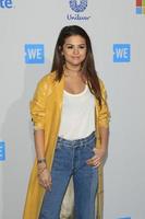 los angeles, 7 de abril - selena gomez no we day califórnia 2016 no fórum em 7 de abril de 2016 em inglewood, ca foto