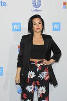 los angeles, 7 de abril - demi lovato no we day califórnia 2016 no fórum em 7 de abril de 2016 em inglewood, ca foto