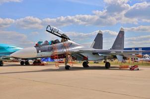 moscou, rússia - agosto de 2015 aviões de combate su-30 flanker-c pres foto