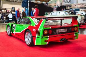 friedrichshafen - maio de 2019 vermelho verde ferrari f40 1989 no motorworld classics bodensee em 11 de maio de 2019 em friedrichshafen, alemanha foto