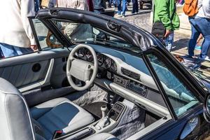 alemanha, limburg - abril de 2017 azul porsche 911 coupe 1983 em limburg an der lahn, hesse, alemanha foto