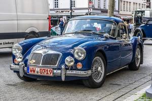 alemanha, limburg - abril de 2017 azul mg mga 1955 carro esportivo em limburg an der lahn, hesse, alemanha foto