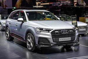 frankfurt, alemanha - setembro de 2019 prata cinza audi q7 avant 50 tdi quattro 4m suv, iaa international motor show auto exhibtion foto