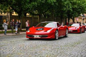 alemanha, fulda - julho de 2019 ferrari vermelho 458 spider coupe foi apresentado no salão do automóvel de frankfurt de 2011. esta variante conversível do 458 italia possui uma capota rígida retrátil de alumínio que, foto