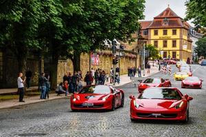 alemanha, fulda - julho de 2019 ferrari vermelho 458 spider coupe foi apresentado no salão do automóvel de frankfurt de 2011. esta variante conversível do 458 italia possui uma capota rígida retrátil de alumínio que, foto