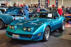 friedrichshafen - maio de 2019 azul chevrolet corvette c3 v8 305 cid 1980 cupê no motorworld classics bodensee em 11 de maio de 2019 em friedrichshafen, alemanha foto