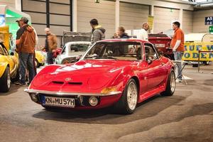 friedrichshafen - maio de 2019 red opel gt 1968 coupe no motorworld classics bodensee em 11 de maio de 2019 em friedrichshafen, alemanha foto