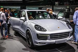 frankfurt - setembro de 2015 porsche 958 cayenne gts apresentado na iaa foto