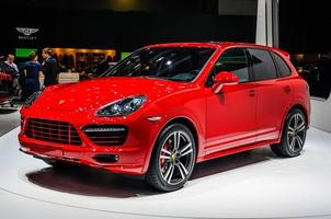 moscou, rússia - agosto de 2012 porsche cayenne gts 2 generation apresentado como estreia mundial no 16º salão internacional de automóveis mias moscou em 30 de agosto de 2012 em moscou, rússia foto