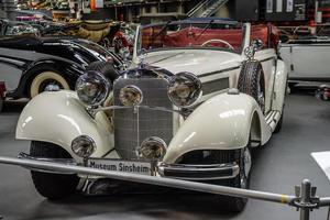 sinheim, alemanha - maio de 2022 branco mercedes-benz 540 k b-cabriolet 1939 foto