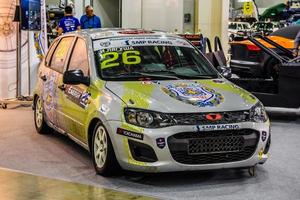 moscou - agosto de 2016 lada vaz kalina 2192 smp racing apresentado no salão internacional de automóveis mias moscou em 20 de agosto de 2016 em moscou, rússia foto