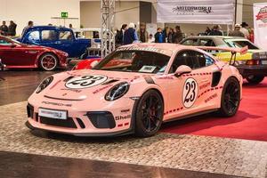 friedrichshafen - maio de 2019 rosa porsche 911 991 gt3 rs 2018 turbo cupê no motorworld classics bodensee em 11 de maio de 2019 em friedrichshafen, alemanha foto