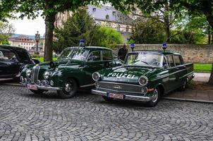 fulda, alemanha - maio de 2013 bmw 501 502 e opel kapitan police l foto