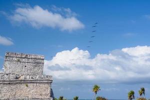 o castelo, ruínas maias em tulum, riviera maya, yucatan, mar do caribe, méxico foto