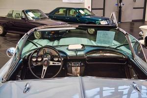 friedrichshafen - interior de maio de 2019 da prata chevrolet corvette c1 1961 cabrio no motorworld classics bodensee em 11 de maio de 2019 em friedrichshafen, alemanha foto