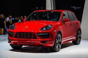 moscou, rússia - agosto de 2012 porsche cayenne gts 2 generation apresentado como estreia mundial no 16º salão internacional de automóveis mias moscou em 30 de agosto de 2012 em moscou, rússia foto