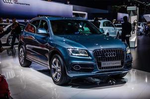 moscou, rússia - agosto de 2012 audi q5 2.0 t quattro apresentado como estreia mundial no 16º salão internacional de automóveis mias moscou em 30 de agosto de 2012 em moscou, rússia foto