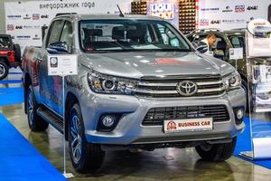 moscou - agosto de 2016 toyota hilux apresentado no salão internacional de automóveis mias moscou em 20 de agosto de 2016 em moscou, rússia foto