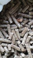 pellets de madeira de muito boa qualidade prontos para fazer combustível foto