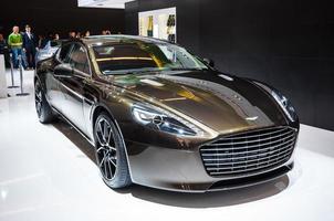 frankfurt - 21 de setembro aston martin rapide s apresentado como estreia mundial na 65th iaa internationale automobil ausstellung em 21 de setembro de 2013 em frankfurt, alemanha foto