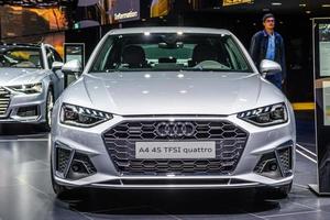 Frankfurt, Alemanha - setembro de 2019 cinza prata audi a4 b9 8w 45 tfsi quattro sedan, iaa international motor show auto exhibtion foto