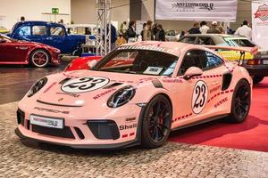 friedrichshafen - maio de 2019 rosa porsche 911 991 gt3 rs 2018 turbo cupê no motorworld classics bodensee em 11 de maio de 2019 em friedrichshafen, alemanha foto