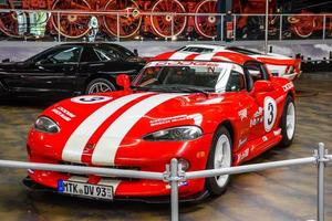 sinheim, alemanha - maio 2022 red cabrio roadster doge viper rt 10 foto