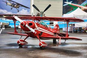 friedrichshafen - maio de 2019 biplano vermelho pitts s1 11b 2005 no motorworld classics bodensee em 11 de maio de 2019 em friedrichshafen, alemanha foto