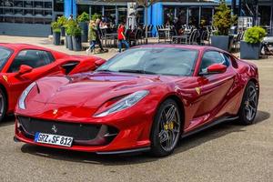 sinheim, alemanha - maio 2022 ferrari 812 superfast tipo f152m foto